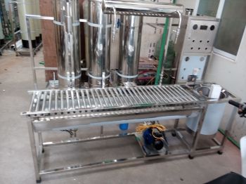 Bàn triết rót hệ nước tinh khiết